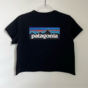 Patagonia Black T-Shirt Organic Logo Tee black Cropped Short Sleeve Size L